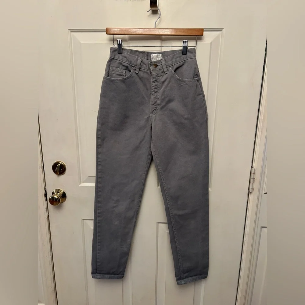 Vintage 90s Mom Jeans in grey twill denim. Size 4 (more like a 2). Decent shape!